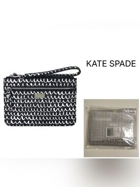 🆕KATE SPADE - NWT - BLACK AND WHITE TINIE WRISTLET / CLUTCH BAG